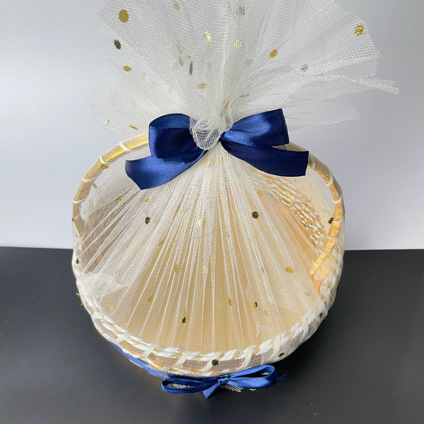 Handmade Round Gift Basket – Elegant Gift Presentation