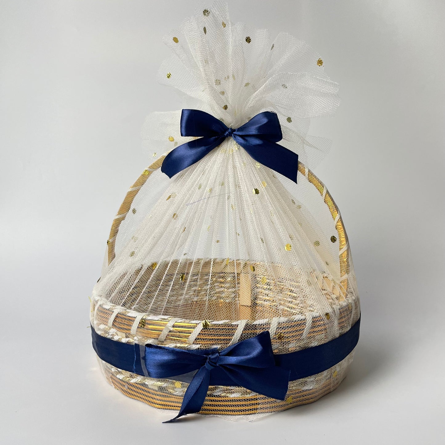 Handmade Round Gift Basket – Elegant Gift Presentation