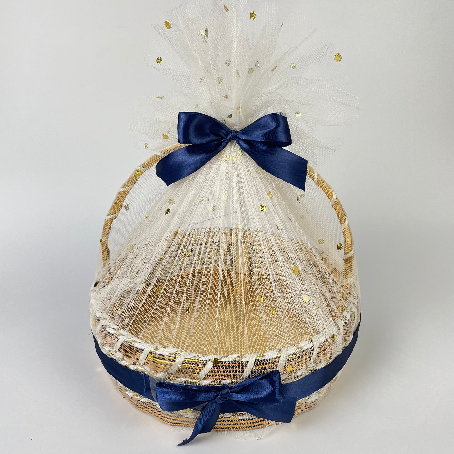 Handmade Round Gift Basket – Elegant Gift Presentation